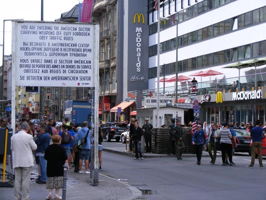 Chekpoint Charlie Berlin